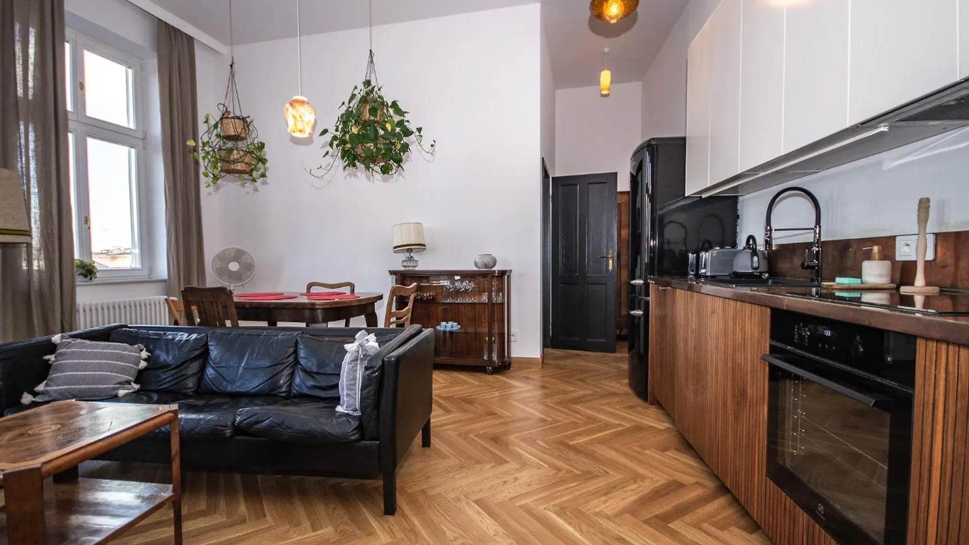 Inpoint Royal Wawel View & Old Town Apartment Краков 0*,  Польша